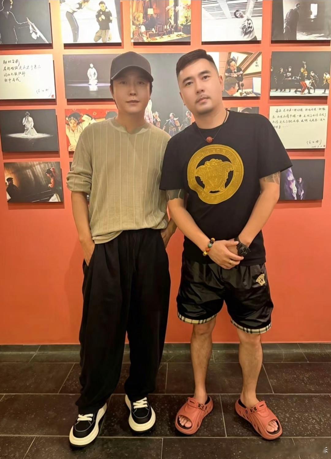 李玉刚🍒李玉刚常州演唱会官宣加场 嘎嘎新鲜的玉玉子这身穿搭也太青春太潮流了！这