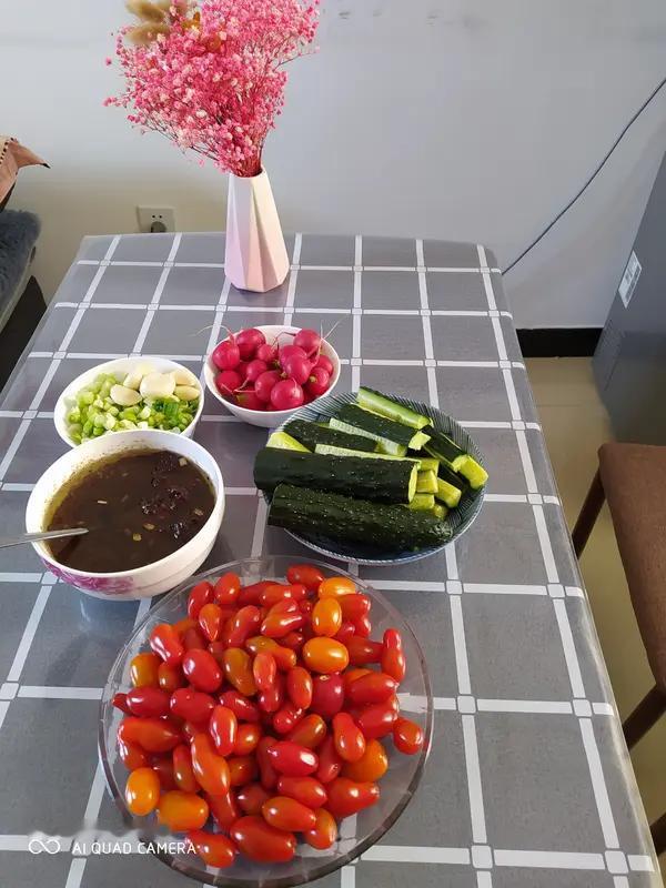 好好过日子，少生气，有个好身体，身边亲人都平安，自己心里活得舒坦，不委屈自己，就