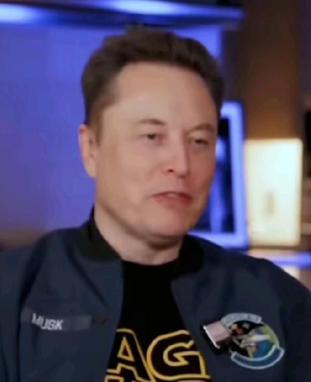 马斯克将一骑绝尘，成为全球首个万亿富豪 。他却表示：在未来，钱将不复存在。
不出