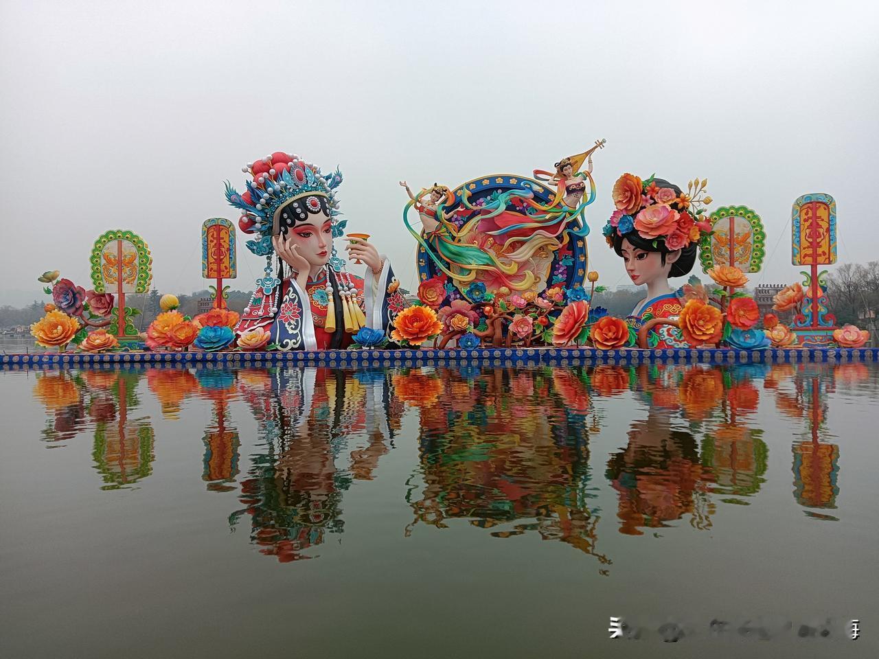 快过年了，西安城里各个公园的灯会比往年开办的还早！这不今天下午我专门跑了一次大唐