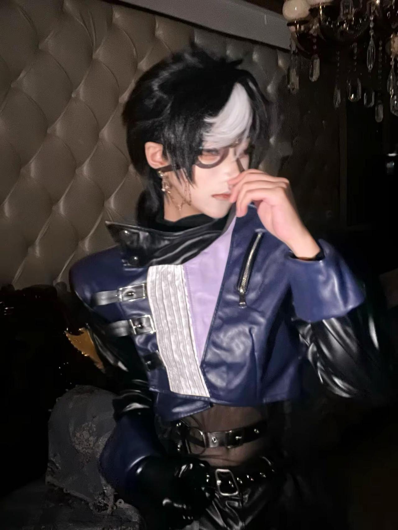 盯着我看的时候是觉得好看还是好骗。