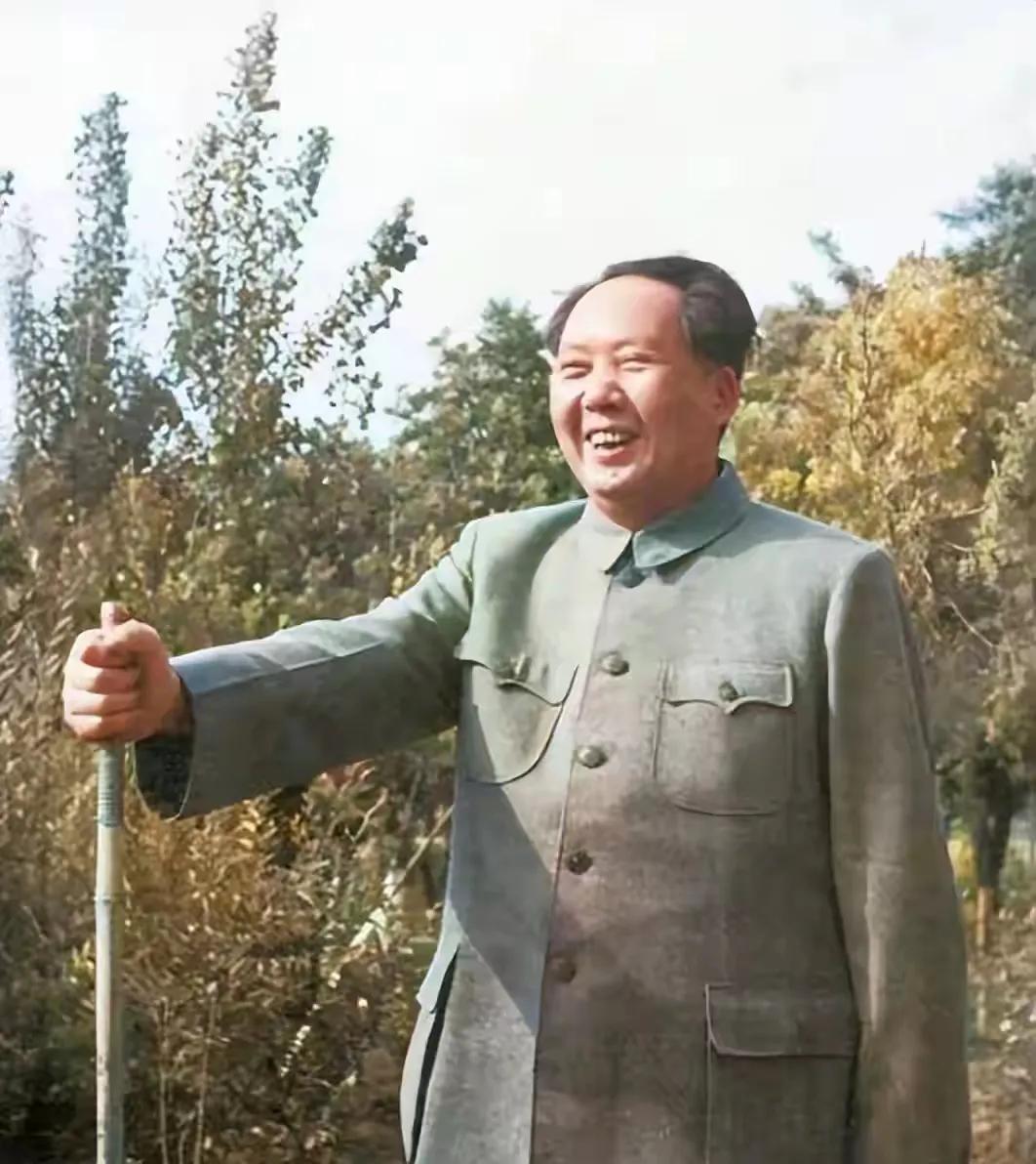 您的丰功伟绩、高尚品德高山仰止景行行止。您是中国人民的领袖，一个伟大的马克思主义