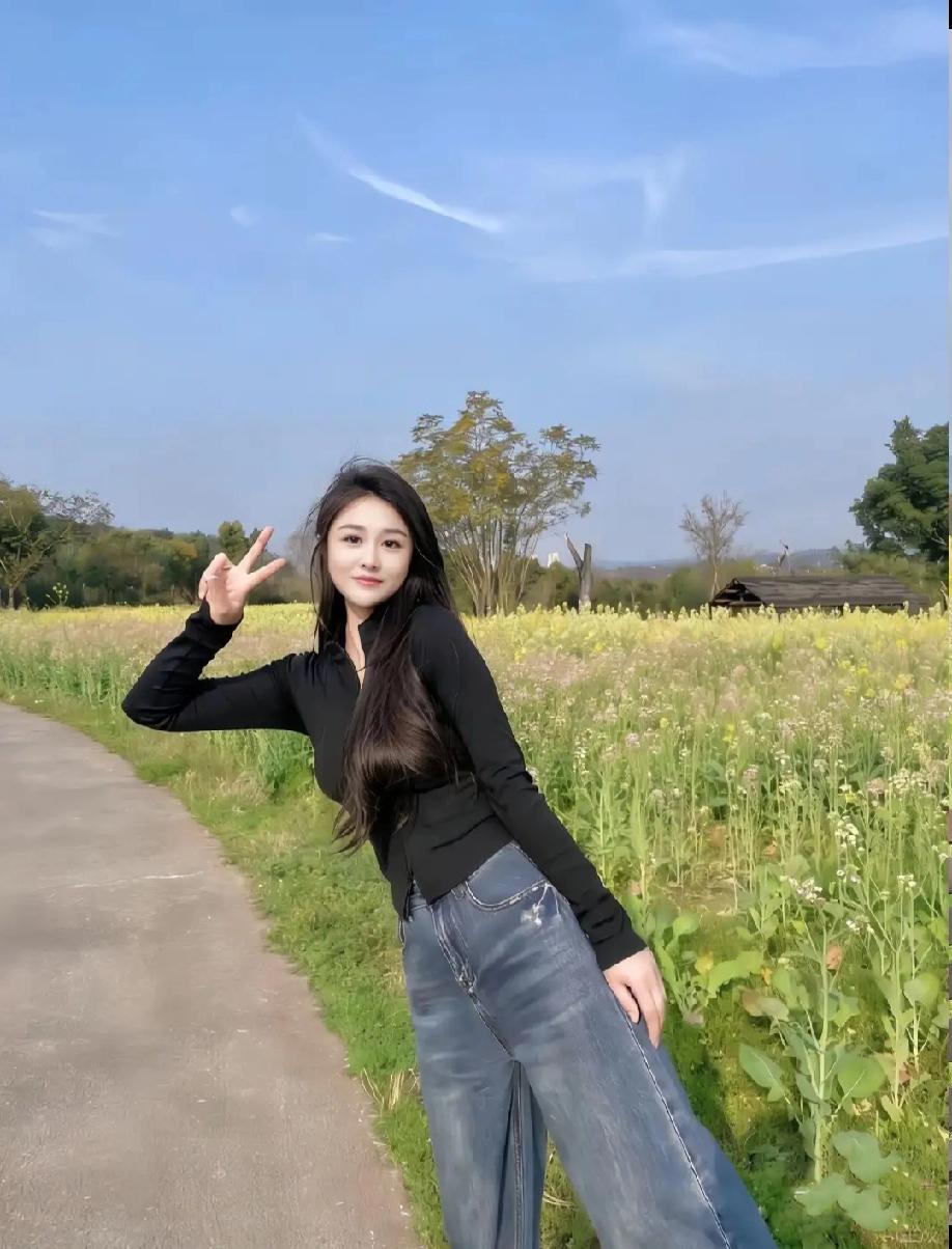 可爱调皮，那就是我啦女生怎么穿紧身裤才好看 你心中的美女是什么样子 女人怎么穿最