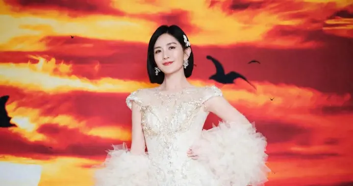 被传怀三胎，谢娜否认：我最近是胖了吗？