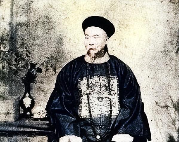 李鸿章非常看重乡谊，喜欢重用他安徽的老乡。他晚年升任直隶总督，更是对老乡有求必应