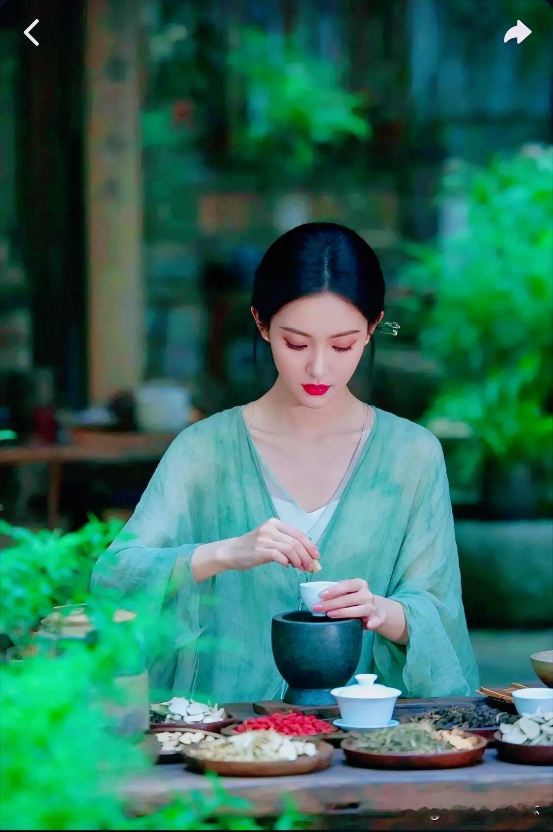 下联：一盏清茶半卷诗
上联：有请雅士[玫瑰][玫瑰][玫瑰]