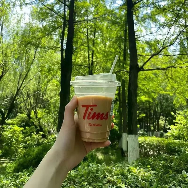 🦋ˎˊ˗ 𝐘𝐞𝐞𝐞𝐞 ✌︎🥂“用实实在在的快乐，击退虚无缥缈的焦虑