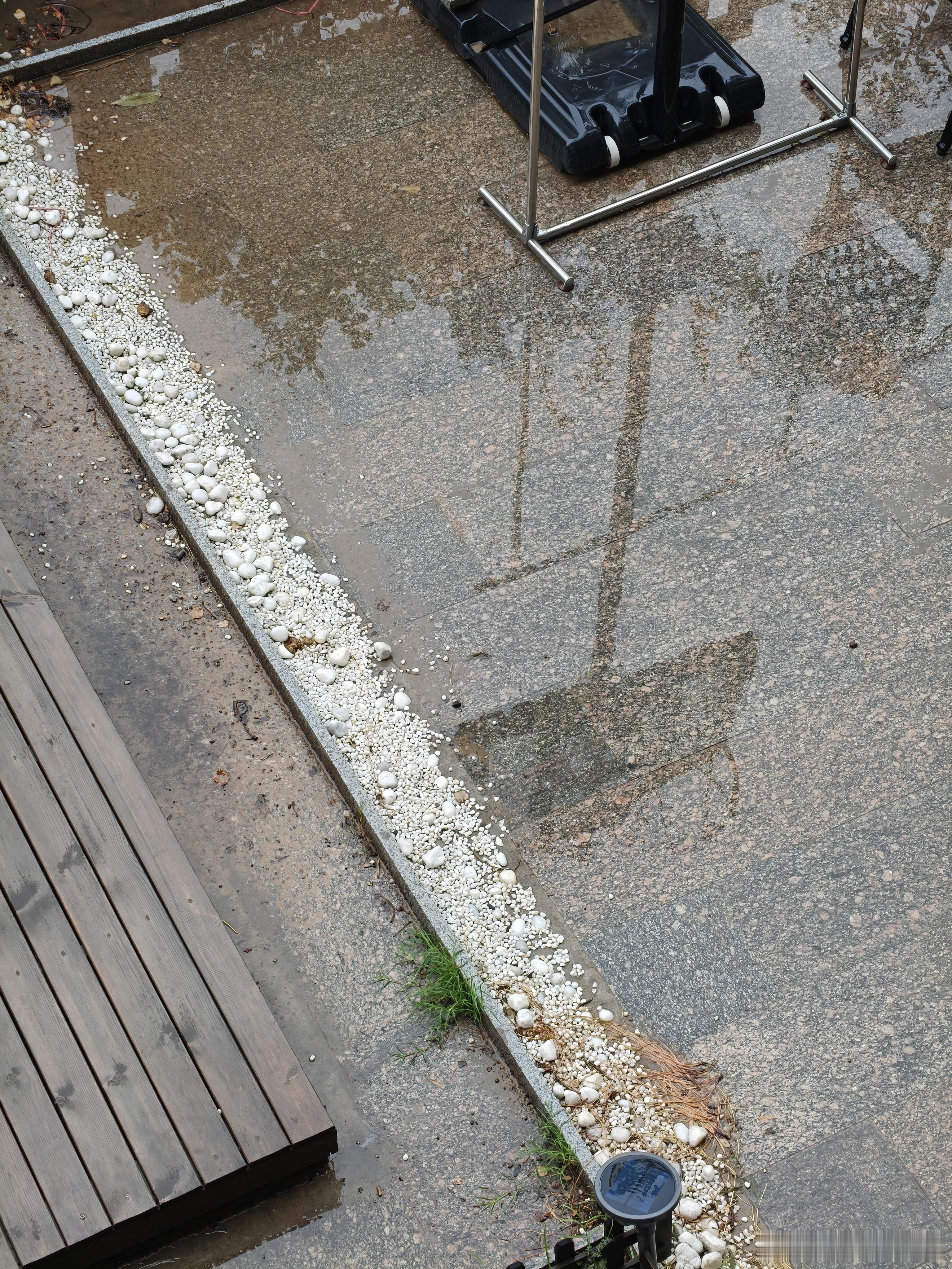 河南将迎暴雨或大暴雨早上一睁眼，窗外哗哗下起雨，刚好对上预报里的强降水预警接下来