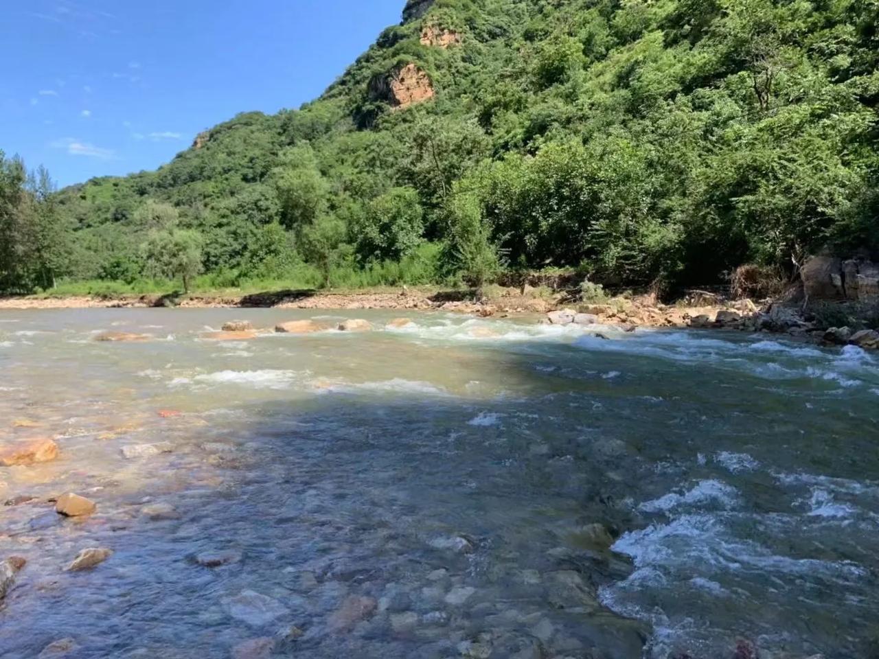 今天正月十五，写一段曾经儿时的回忆，我娘家村靠近泃河，小时候过年，村子里连路灯都