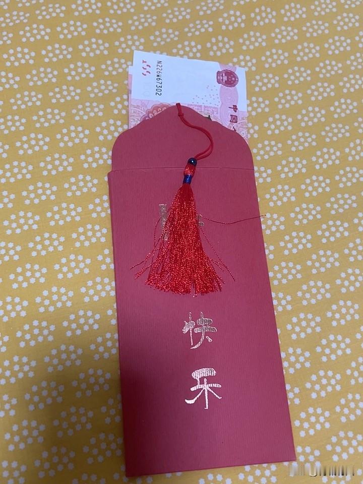 千万不要低估，一万块钱的底气

真的越来越多人，低估了一万块钱的威力。

现在都