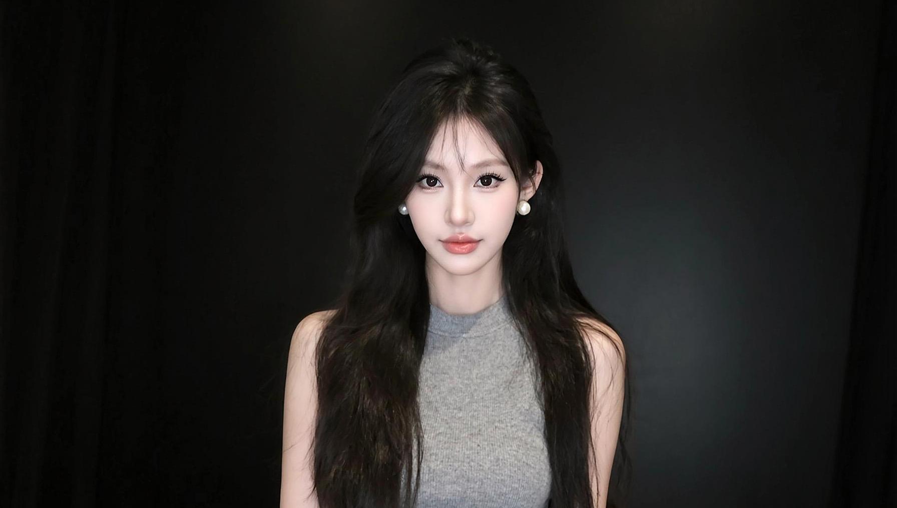 “你如何形容我 我偶尔也会猜测 是朋友 是过客 还是绝口不提呢”