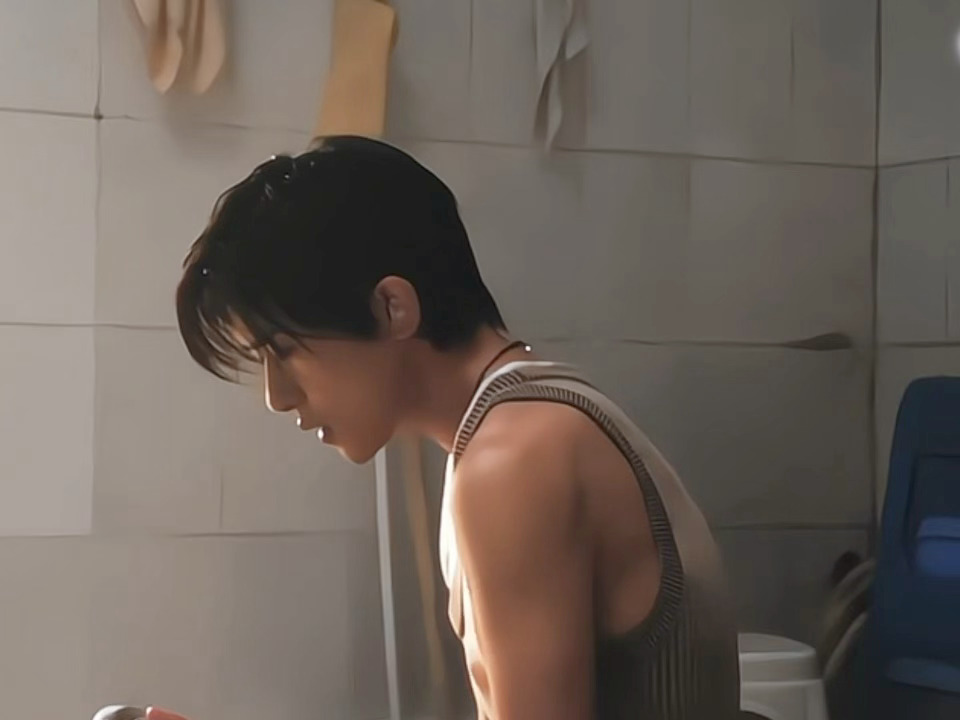 甚至能看到易烊千玺的肌肉在动啊[跪了] 俺真的不中了  