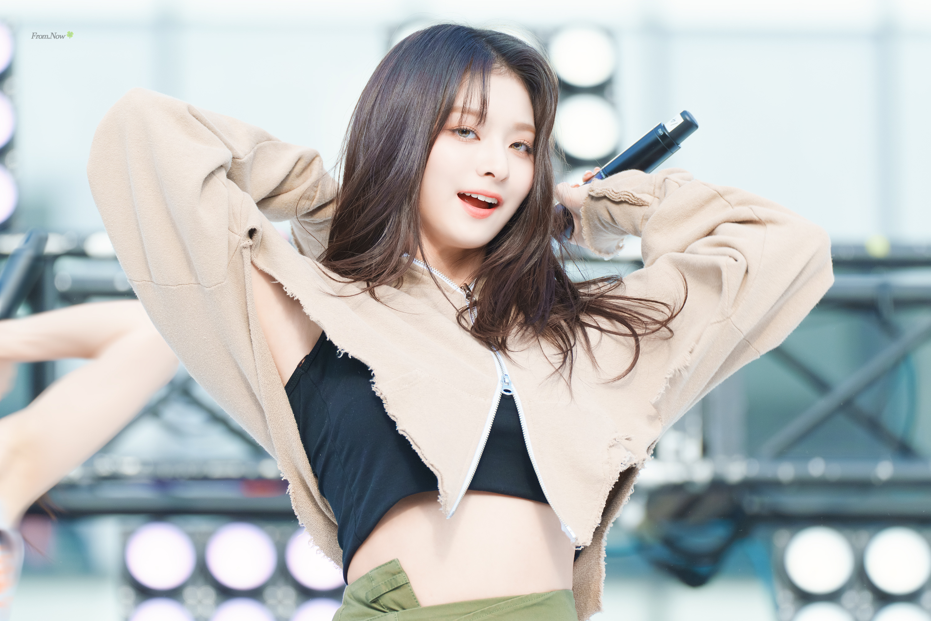 #李娜炅[超话]#🐣#蜜桃笑颜李娜炅# [图片]240504 Seoul Ro