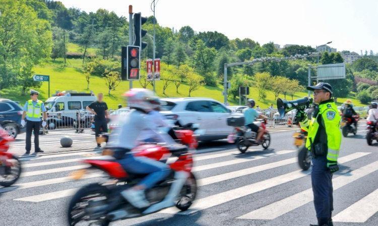 据悉，这段时间内，严查摩托车“飙车炸街”违法犯罪行为，对摩托车涉牌涉证、非法改装