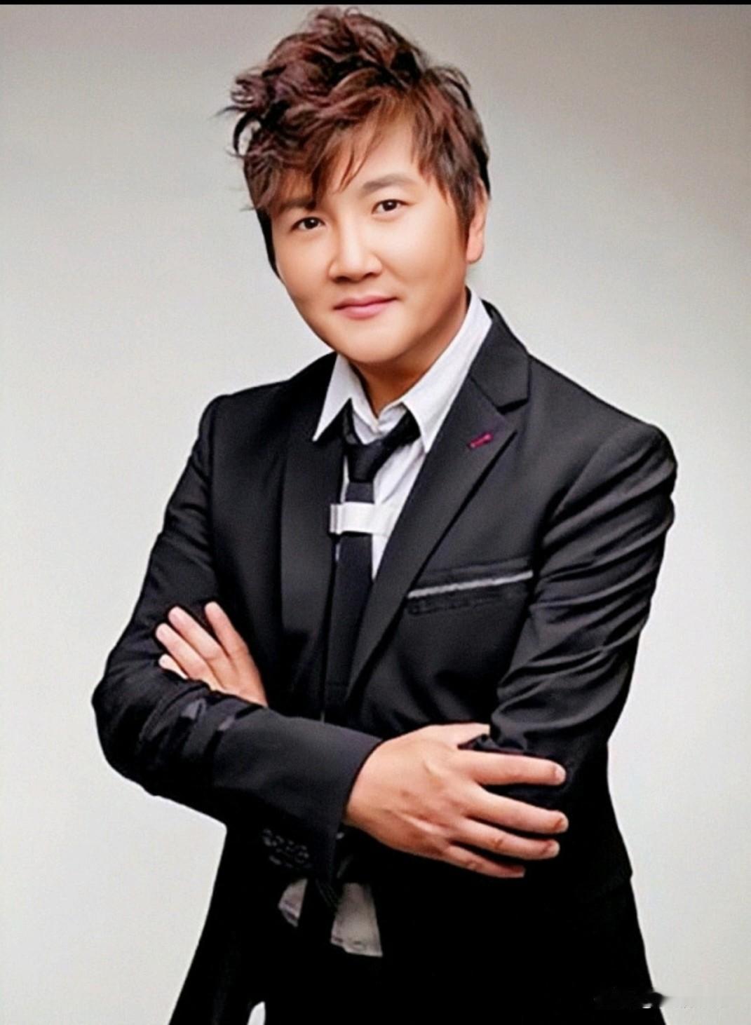 惊讶！才57岁的孙楠怎么老成老太太模样了？
还记得他当年唱《五星红旗》《红旗飘飘