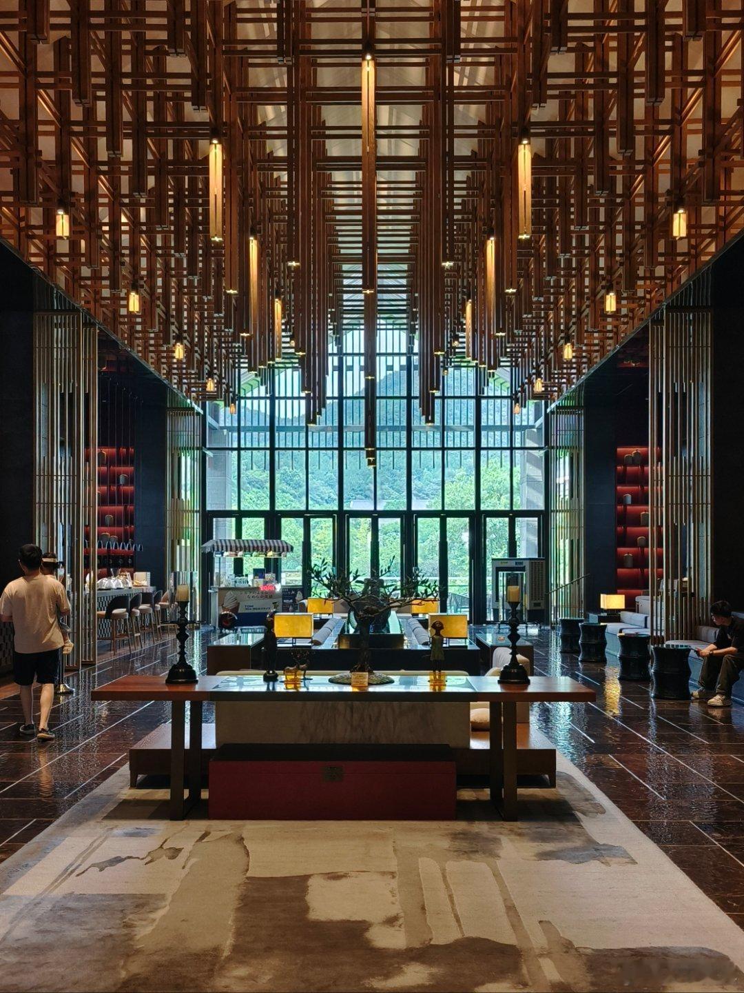 想在东钱湖找个自带“神秘感”的神仙酒店？宁波康得思直接把江南园林搬进了度假区！ 