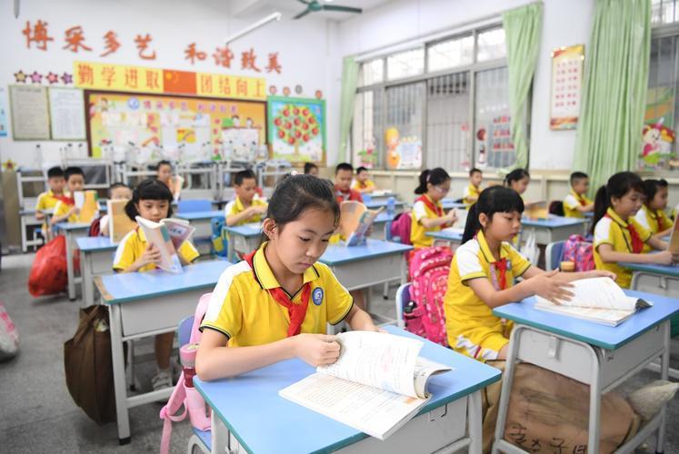 你们听过“翻书培训班”吗？简直不可思议！

刚听说时，我还去特地查了一下，看看这