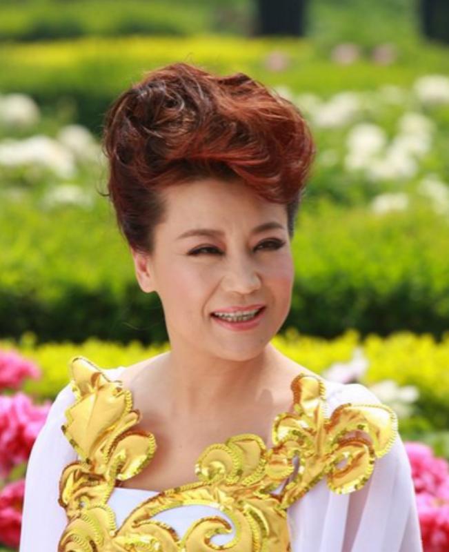 2004年，45岁王为念净身出户，与小香玉离婚。没多久，小香玉带着王为念的家产，