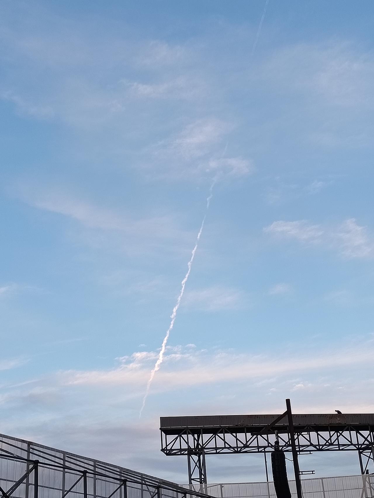 印度股市十一开盘，连跌两天，还好接着闭市两天，避免三连跌的出现。
股市涨跌与否，