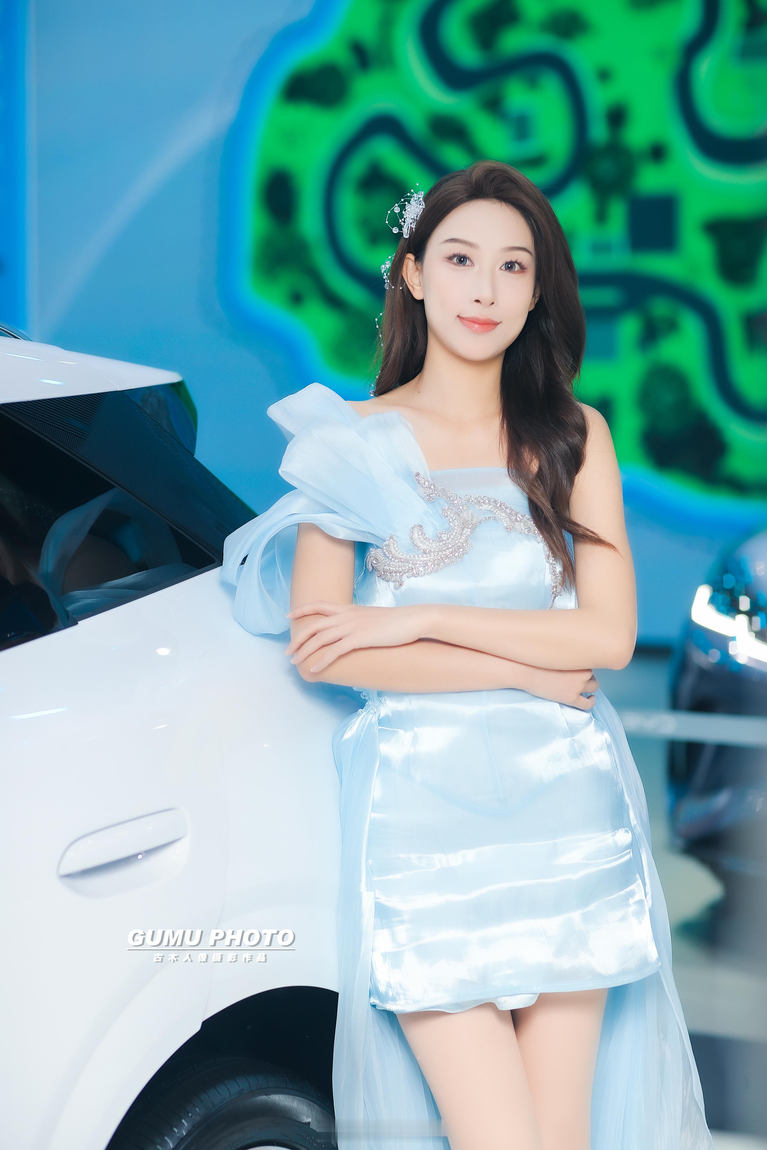 2025重庆汽车消费节比亚迪展台模特小姐姐2025重庆汽车消费节 