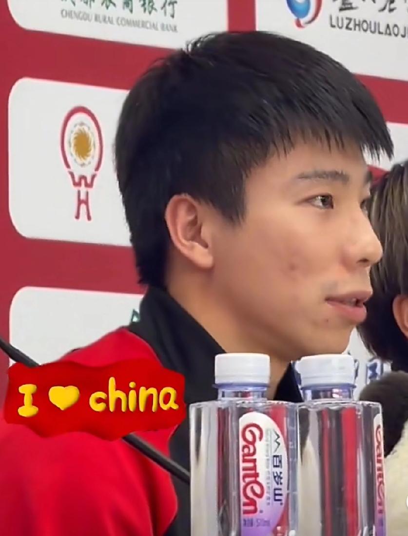 没想到，徐瑛彬因为王楚钦的一句暖心鼓励，也跟着火了一把。

王楚钦这样说：胜利从