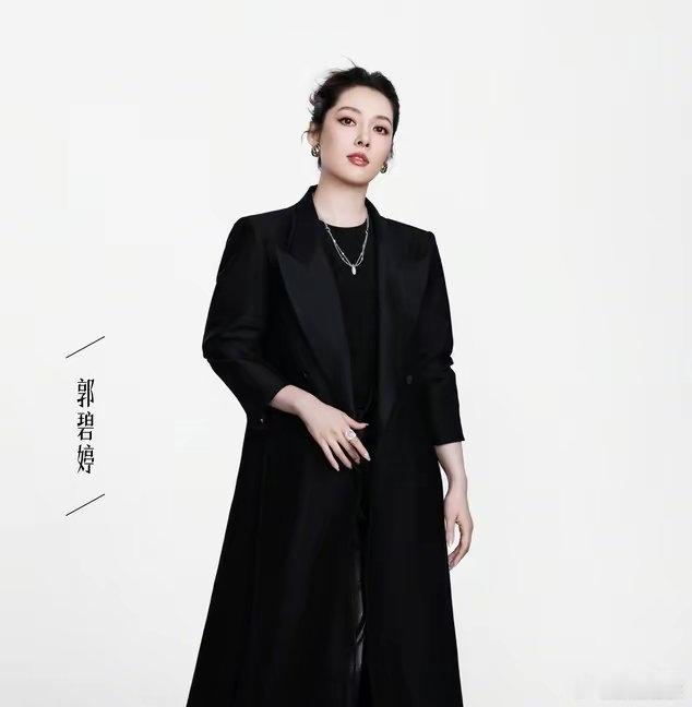 #向太怎么也来参加浪姐了#网友辣评郭碧婷《乘风2024》公式照：猛一看还以为向太