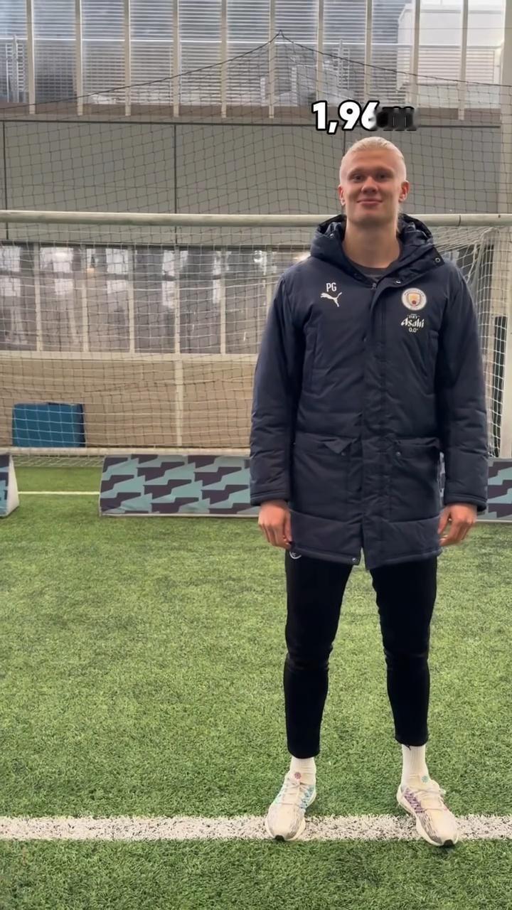 真的很想把这个1.96m的小猪立牌带回家蓝曼能不能上链接🔗我很急超急特别急 