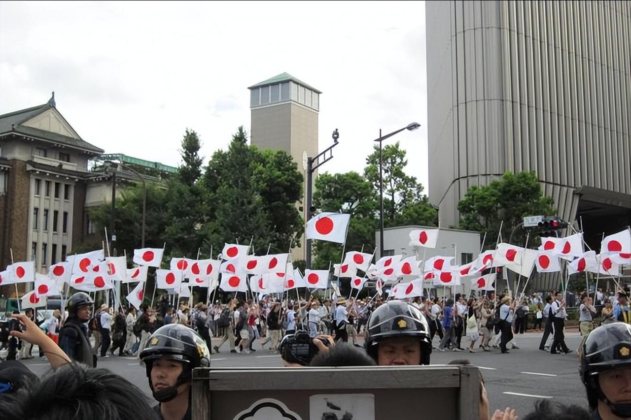 4月3日凌晨的爱知县高速服务区，本该是短暂停留的安全角落，却成伊朗男子的丧命之地