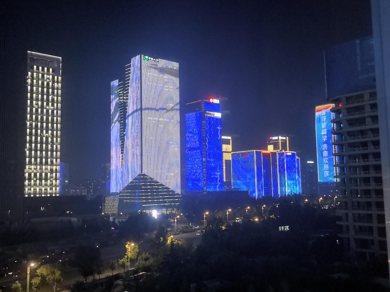 夜晚的经十路