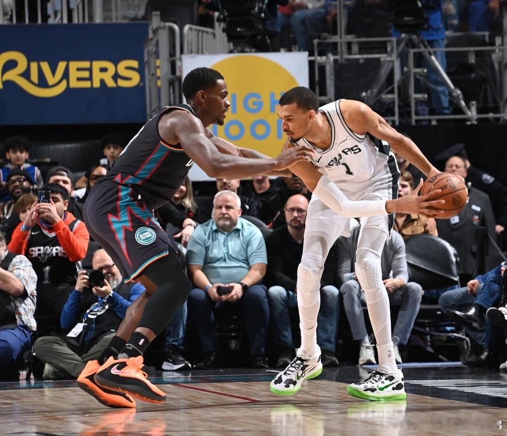 文班成队史第三人马刺114-103击败活塞，文班亚马出战36分钟，16投6中，三