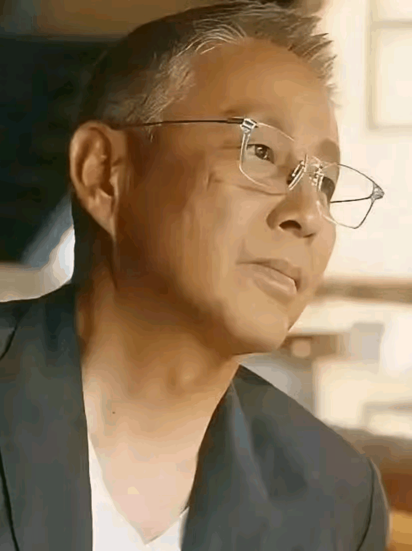陈道明的一段话，道尽了成年人通透的活法。
 
退休之后，闭门安居，
减少无用社交