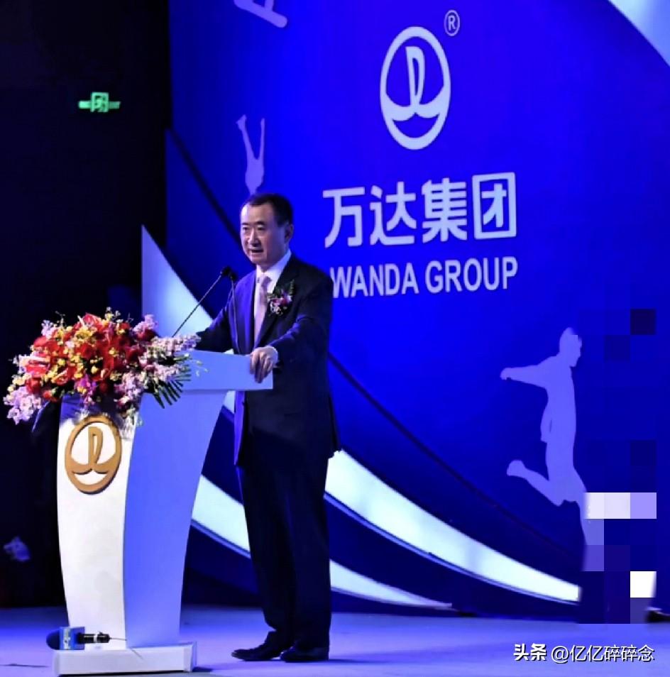 不出意外
​意外还是发生了
​谁能想到王健林并没有跑路，也没有转移资产，反而是积