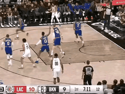 终于明白为什么号称NBA脾气最好之一的小卡为什么也发脾气了，看看这球把，而赛后小
