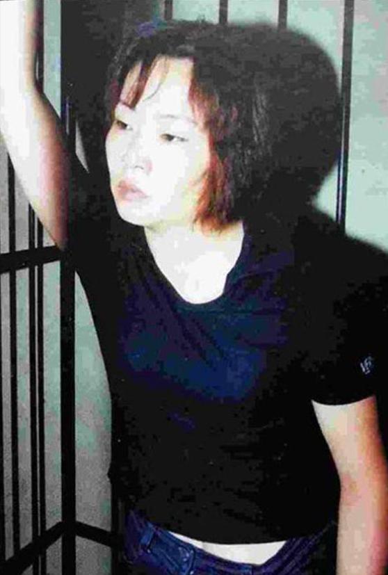 2003年，刘涌临刑前出奇淡定，苦笑着看了眼妻子，死活不肯换寿衣。被押到殡仪馆、