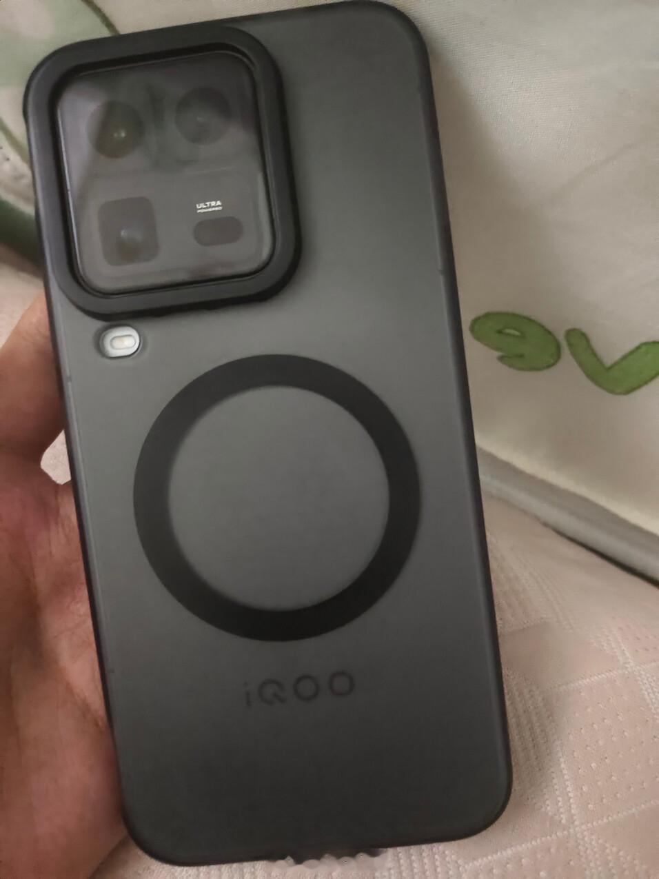 iqoo 15 ultra 我的游戏主力机实机实拍来了机身自带双游戏肩键，侧边按
