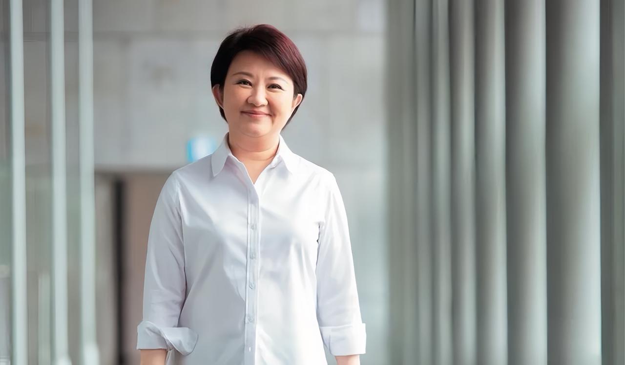 朱立伦卸任国民党主席，呼吁卢秀燕接任。卢秀燕今年64岁，是岛内国民党中一颗耀眼的