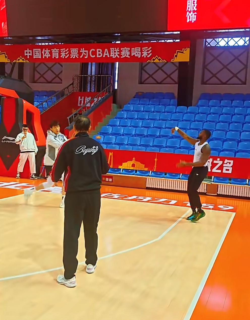 “三好男人”杰曼迅速回归球队，积极备战今晚对决吉林男篮的比赛。

3月23日晚，