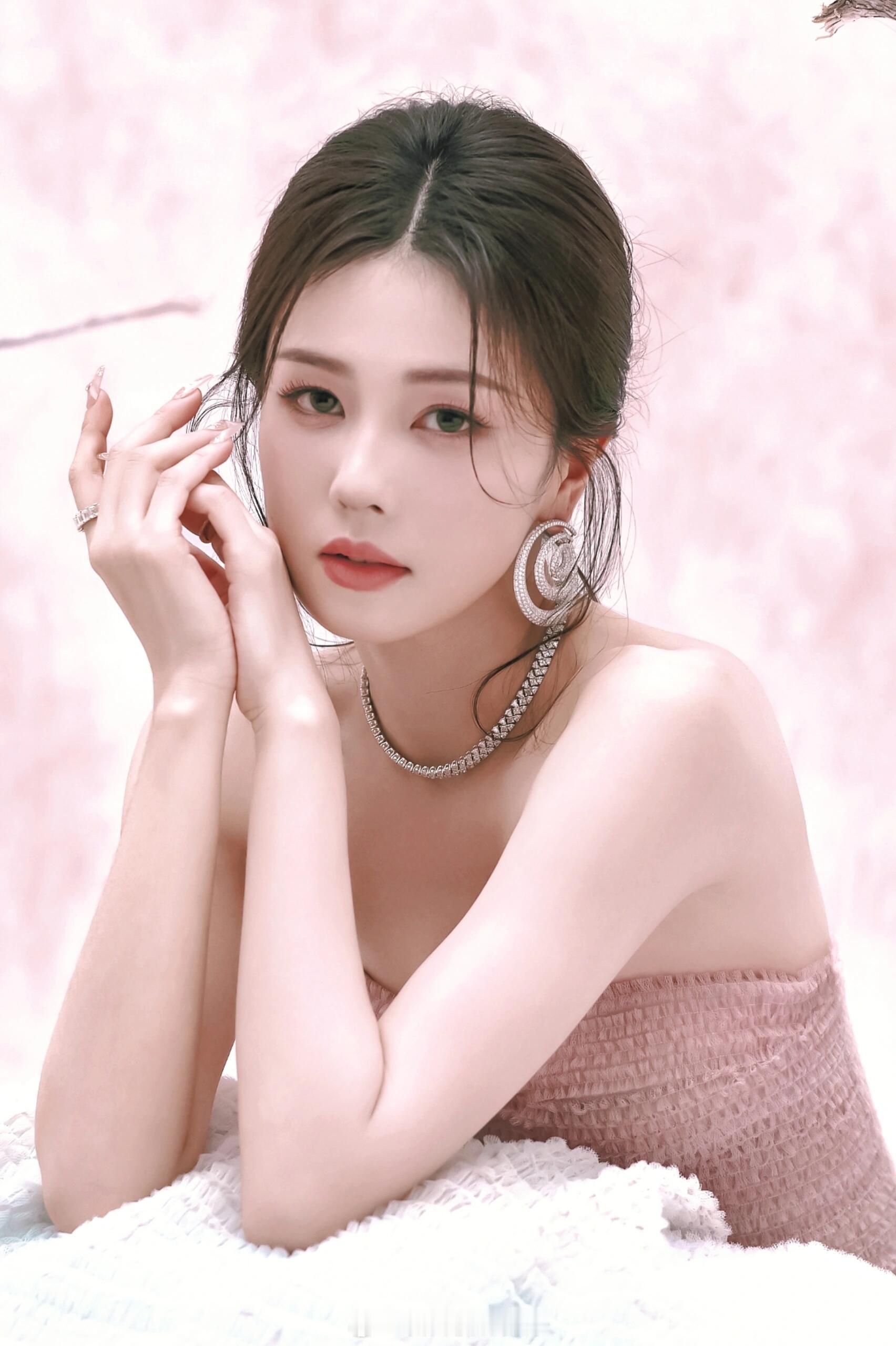 期待演员白鹿尖叫之夜，粉粉嫩嫩的鹿公主