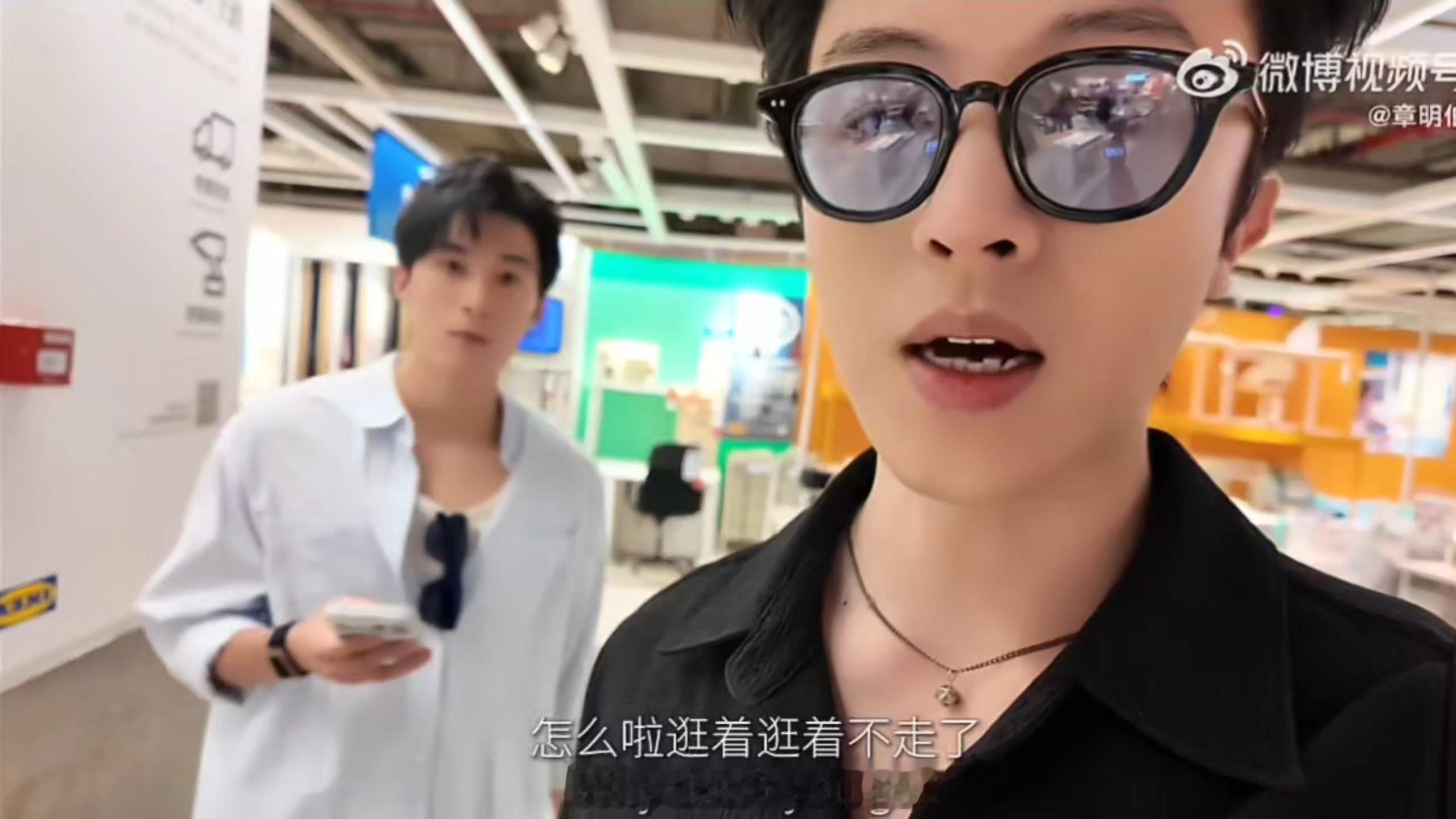 当时随便嗑一口放过的东西再捡起来已经风云突变，叔叔的气质已经不是简单的男小三能形