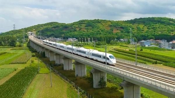 2025年12月26日10时，随着C9309次“复兴号”智能动车组驶出延安站，西