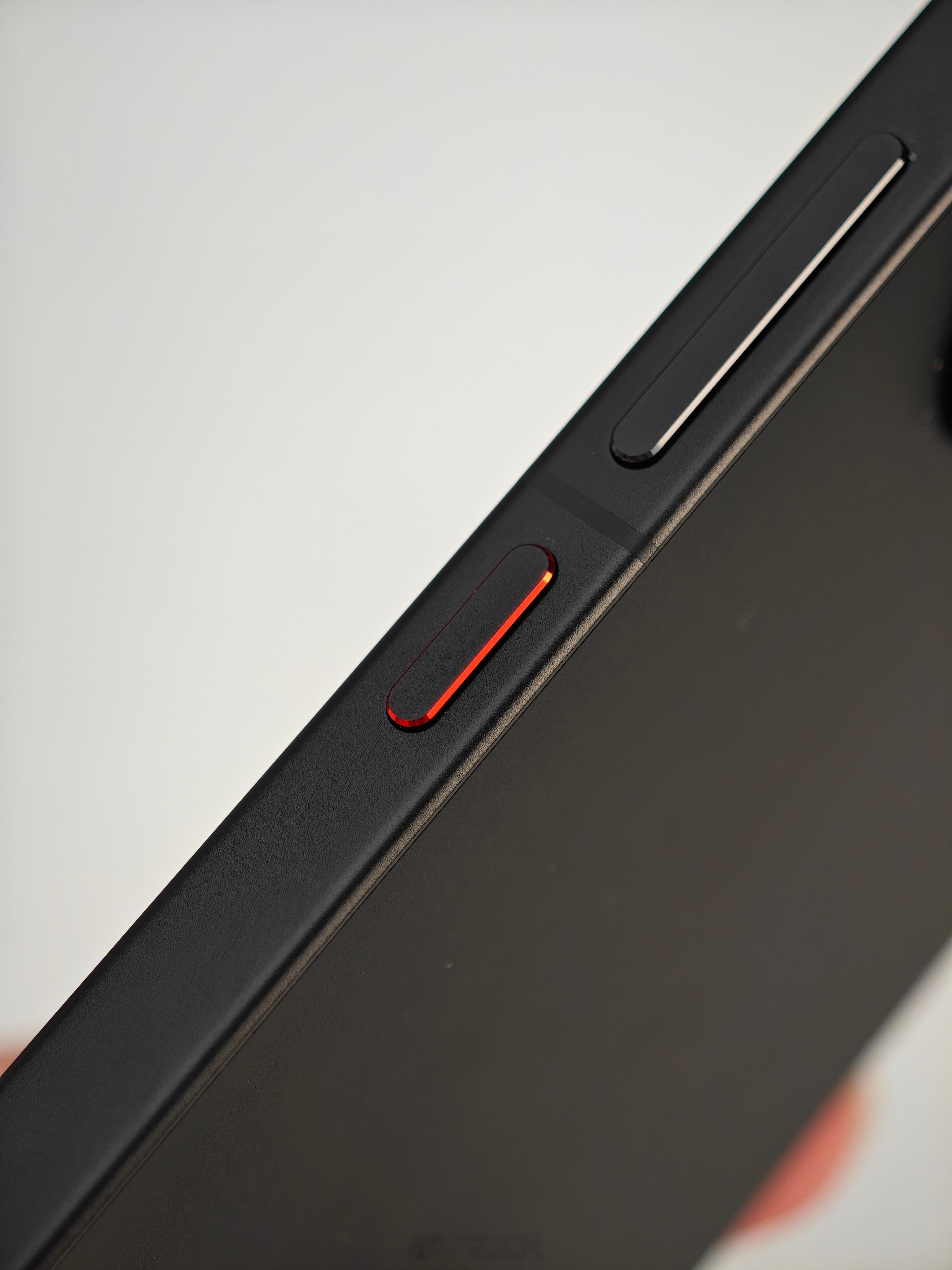 来聊聊刚刚发布的Turbo 5 Max！外观和天玑9500s的性能大家应该比较了