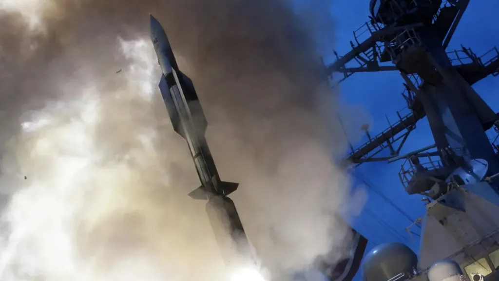 烽火问鼎计划每天认识一件兵器 日本首艘“宙斯盾系统搭载舰”正在三菱重工业长崎造船