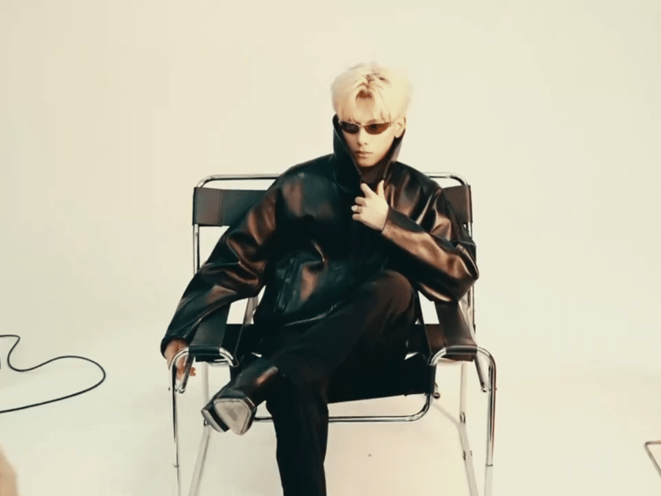 胡先煦上城士非遗巡游展胡先煦上海路透生图 一眼沦陷的白毛造型，熟男魅力拉满，生图