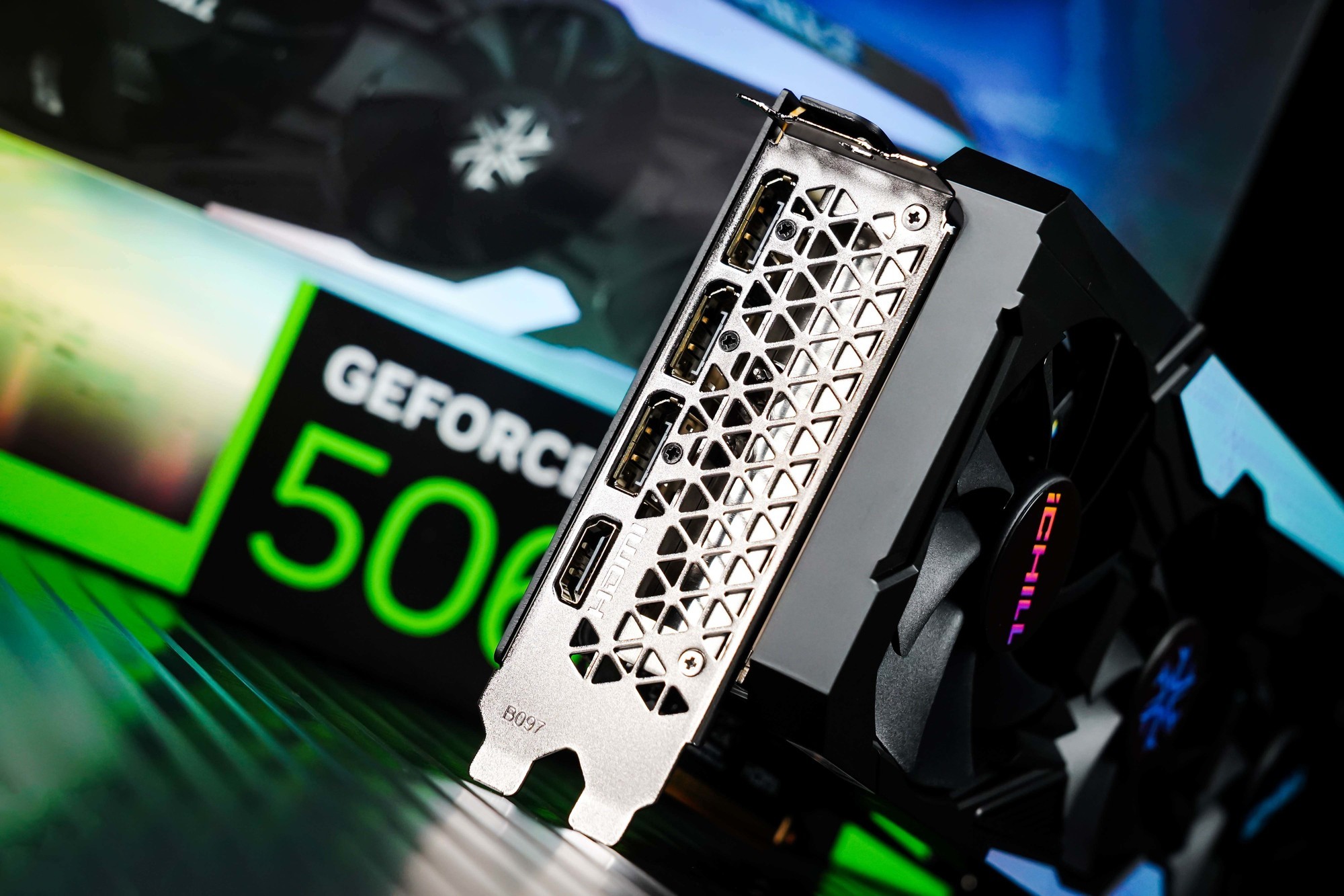 映眾 GeForce RTX 5060 超級(jí)冰龍?jiān)u測(cè) 以簡(jiǎn)馭繁 新冰龍美學(xué)