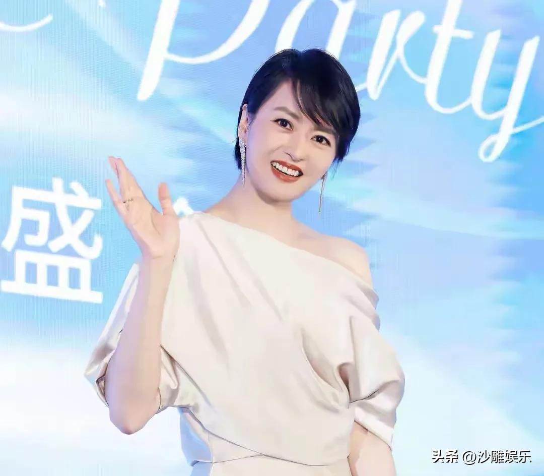 梁咏琪，凌晨高调发文！

3月26日凌晨，当大多数人还在梦乡时，我们的“短发女神