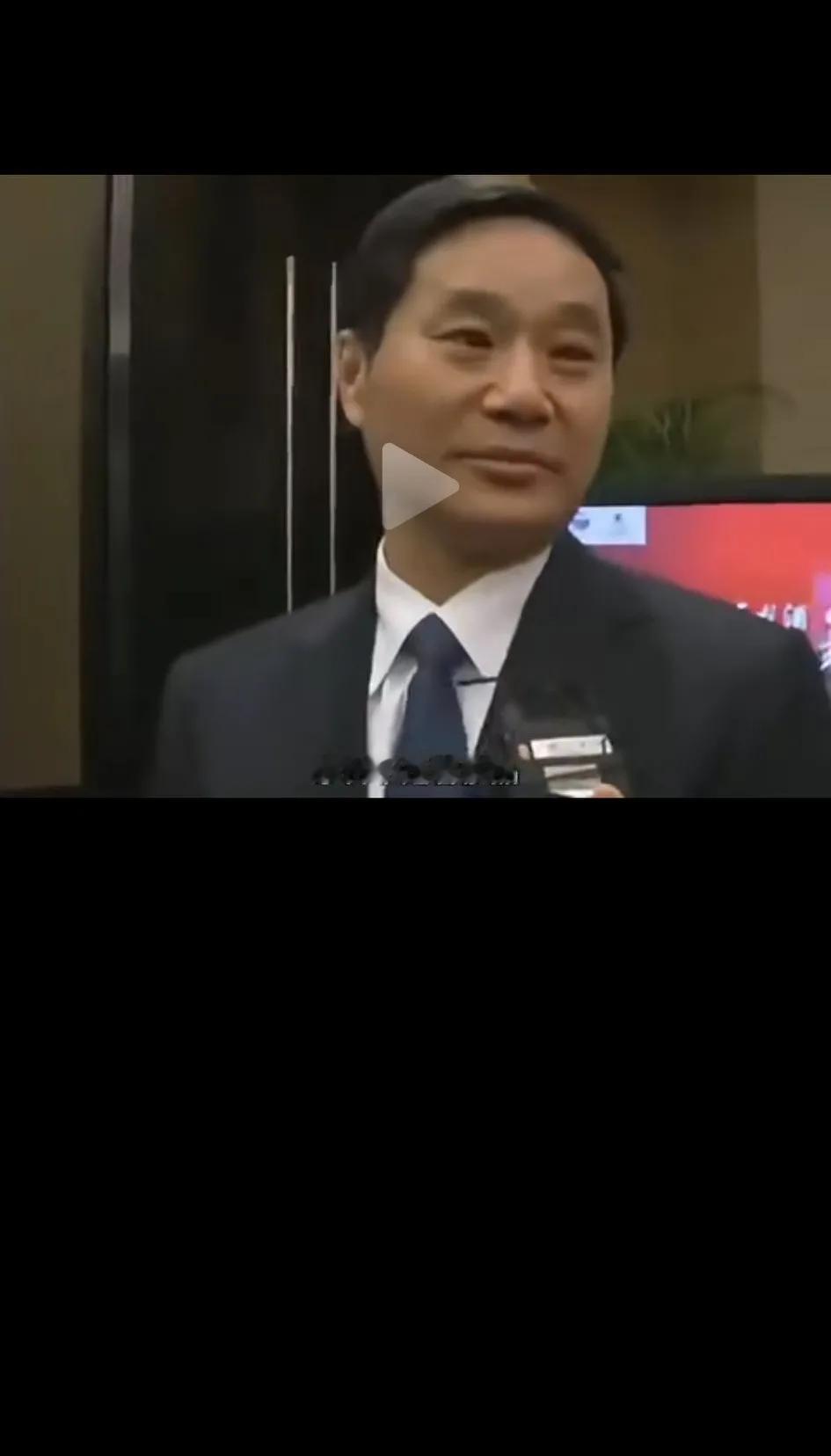 这个人是茅子集团总经理，他说茅子不是奢侈品，是广大老百姓都消费得起普通产品！问！