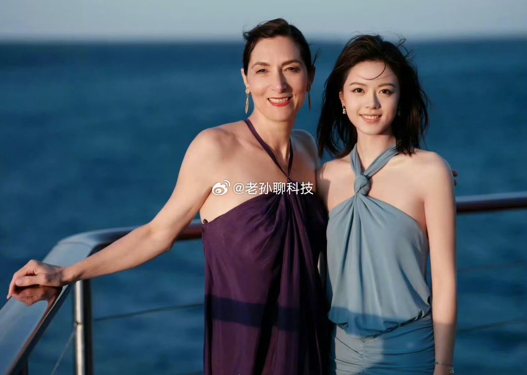 赵今麦瘦好多这还是曾经那个赵今麦吗完全不是一个人，根本认不出来了 