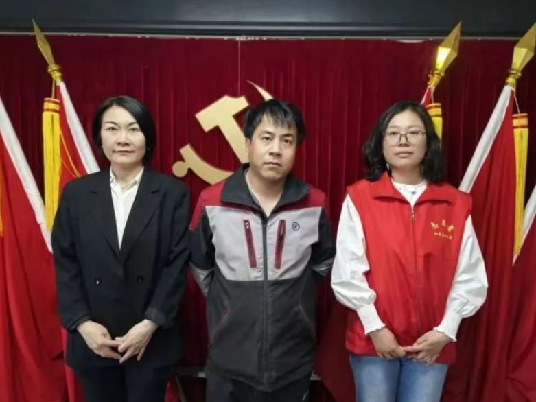 这就是命！2025年5月，北京一快递小哥在一栋别墅送快递，发现女主人前一天的快递