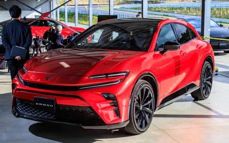 这是戴上「皇冠」的Ferrari Purosangue吧😎