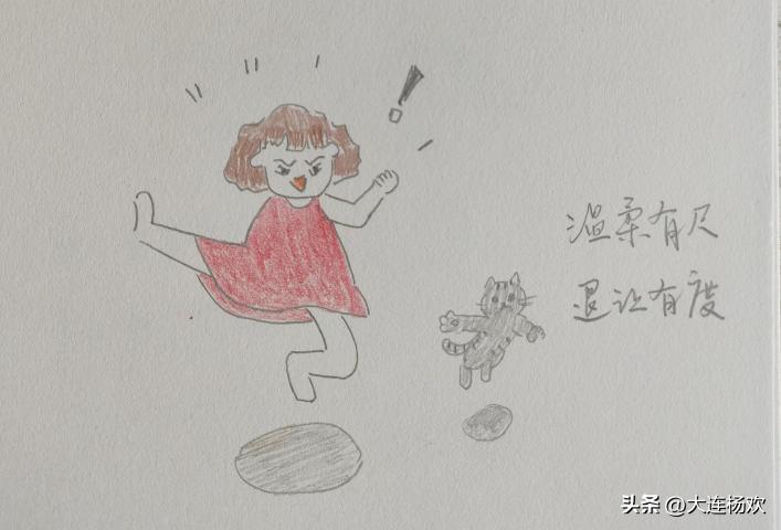 前些时，去电影院看电影。开场前，坐在第一排的一家三口在安静的影院里十分显眼。影院